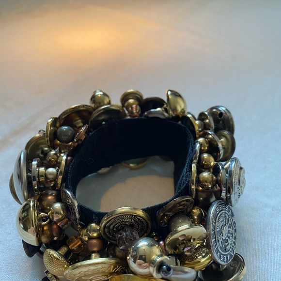 Button Bracelet - Picture 5 of 10